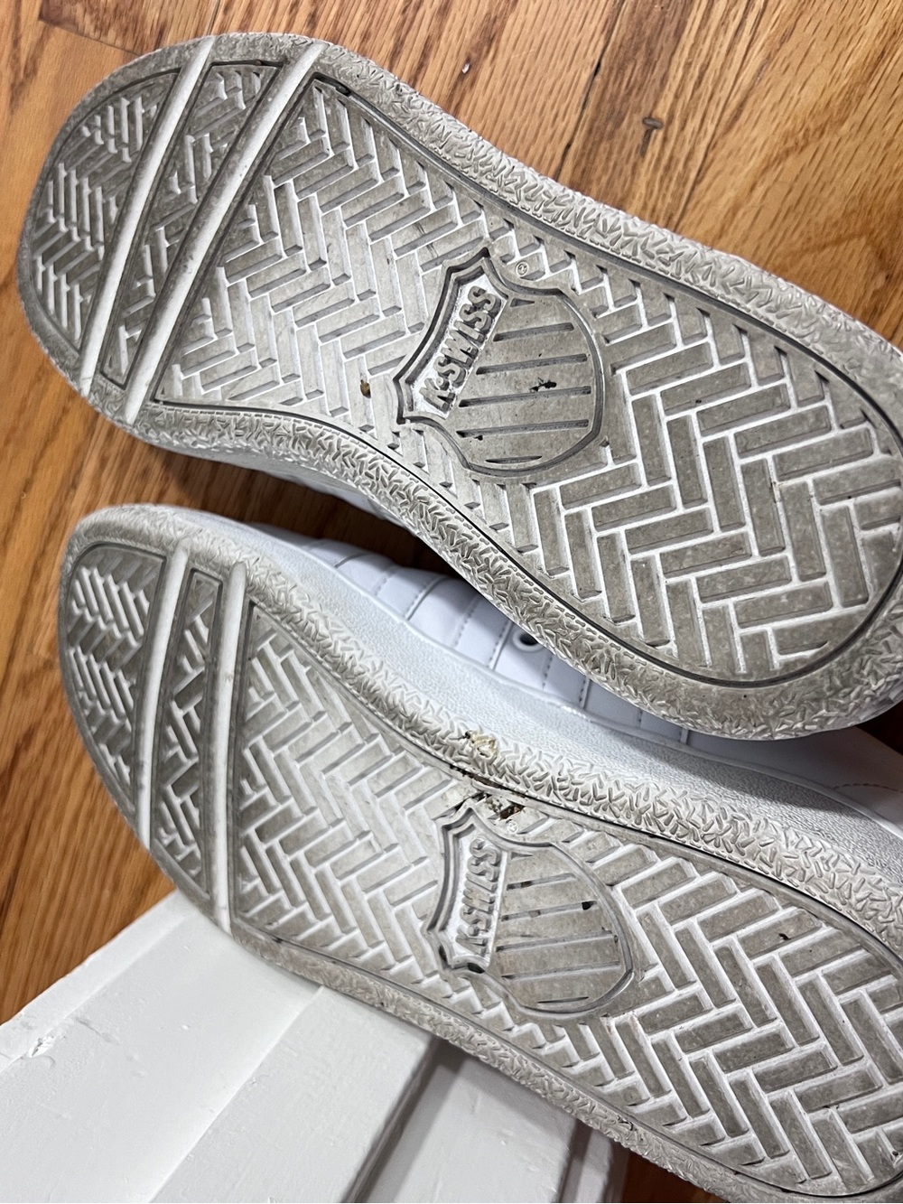 Gently Worn K-Swiss Men’s White Lace-Up Casual Sneakers; Size US 8.5 - Picture 5 of 5